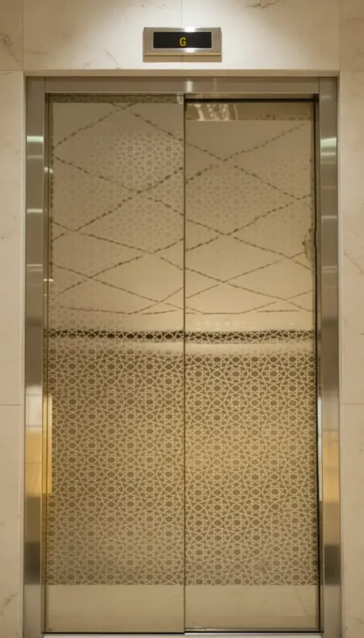 باب ذهبي هندسي — أبواب الأدوار